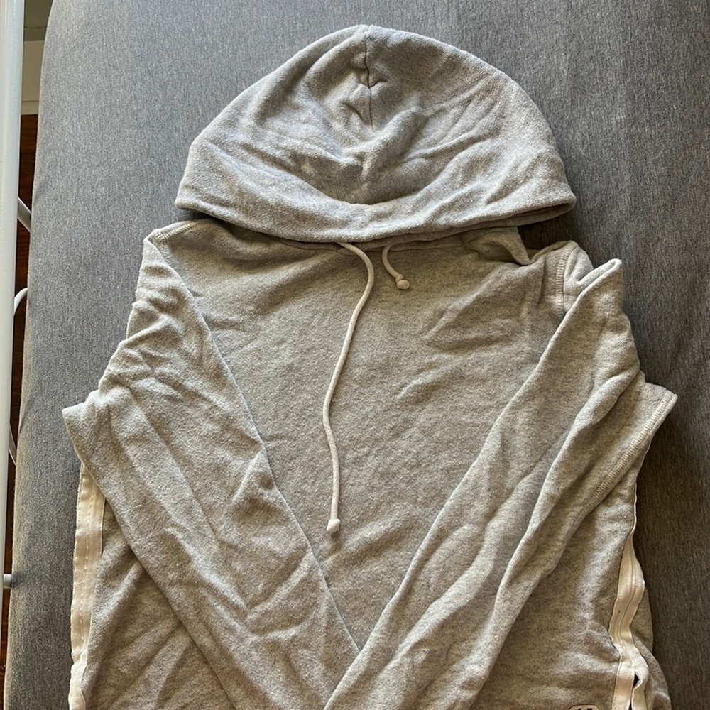 Abercrombie & Fitch Cropped Hoodie